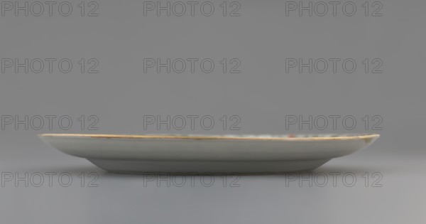 Plate. Porcelain fragment; white glaze. Decoration painted with overglaze enamel paints and iron