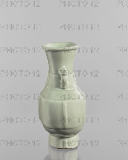 Vase, celadon glazed ceramic, Chinese, Qing dynasty, Qianlong period/style 1736–1795. Decoration