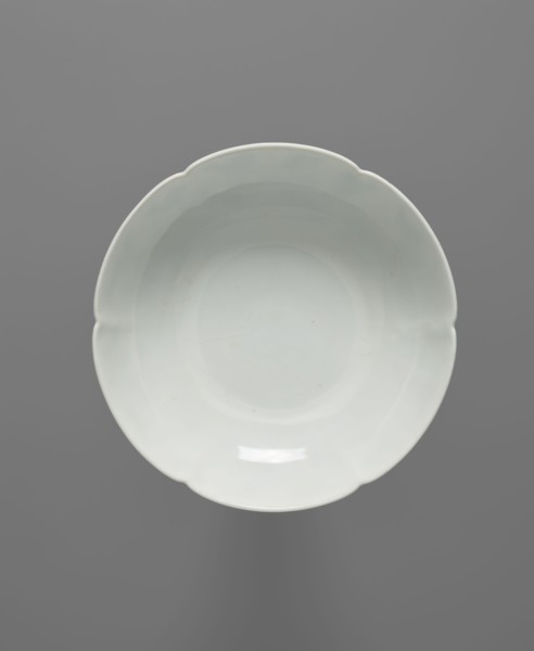 Plate; porcelain shard. Decoration painted with underglaze cobalt and overglaze enamel paints;