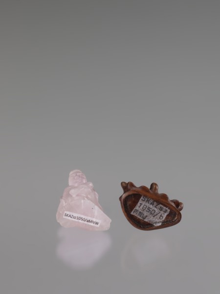 Guanyin on a base, figurine carved in rose quartz, full sculpture with engraving, 19th century