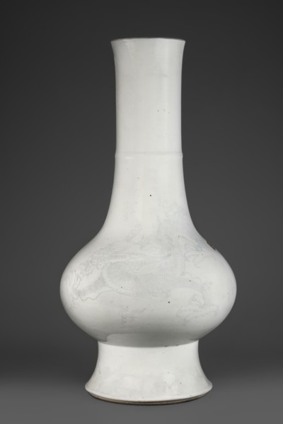 Vase, Chinese, Qing dynasty 1644–1911, 19th century. Porcelain body, spherical, flattened