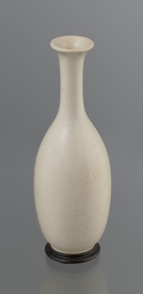 Vase on saucer. Vase made of stoneware or thick porcelain?, ovoid with a long cylindrical neck