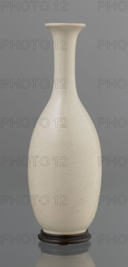 Vase on saucer. Vase made of stoneware or thick porcelain?, ovoid with a long cylindrical neck