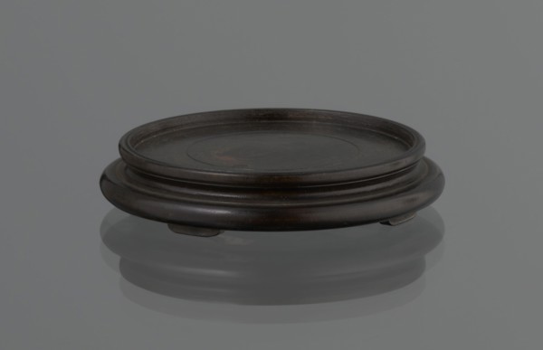 Vase on saucer. Vase made of stoneware or thick porcelain?, ovoid with a long cylindrical neck