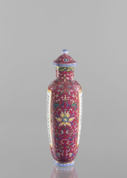 Vase with lid; Chinese; Qing dynasty, Qianlong period 1736–1795; colored porcelain; flattened vase