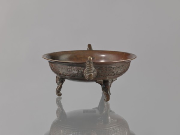 Ding vessel, gift, Japanese art, Japanese culture, tripod, Edo 1603–1868, bronze, Meiji 1868–1912.