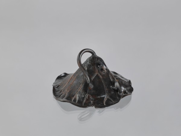 Lotus Leaf with Two Frogs, Ryûbundô,  craftsman author; ; Japanese culture; Japanese art; frogs;