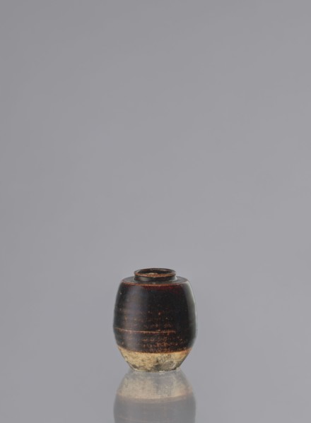 Dried tea container chaire, ; ceramics; chaire vessel; small, barrel-shaped, wheel-thrown grey clay
