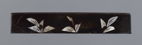 Lid made of black lacquer inlaid with mother-of-pearl, 19th century, China; figural scenes with
