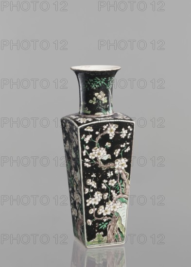 Vase, Chinese, Qing 1644–1911, 18th century. Porcelain, colored; famille noire palette with floral