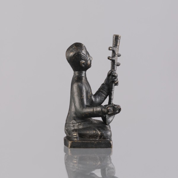 Musician figurine, Southeast Asian art, musicians, Southeast Asia culture, 1st half of the 20th