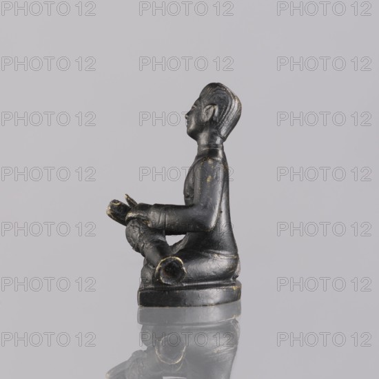 Musician figurine, Southeast Asian art, musicians, Southeast Asia culture, 1st half of the 20th