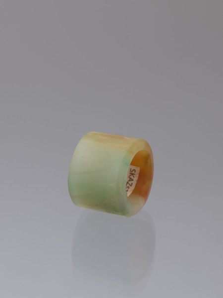 Ring, Chinese, Qing Dynasty 1644–1911, green-brown jade ornament/jewelry, 18th–19th century,