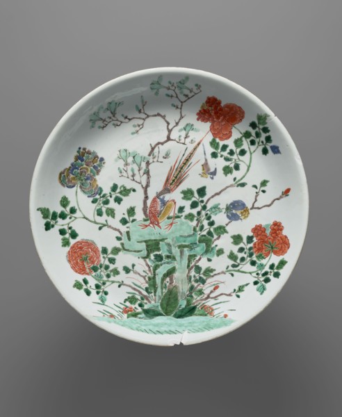 Platter, decorated with pheasants and flowers in colored porcelain, Qing dynasty 1644–1911,