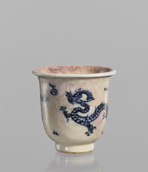 Bowl, Chinese, 19th century. Blue-and-white porcelain with cracklework decoration depicting