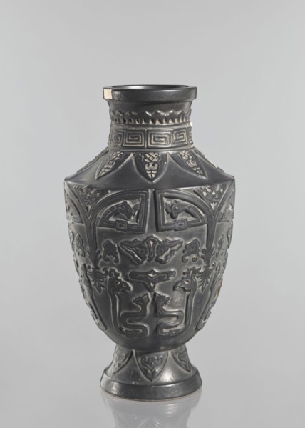 Vase, Japanese, Meiji 1868–1912–Taisho 1912–1926, first half of the 20th century. Ceramic vessel
