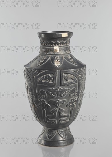 Vase, Japanese, Meiji–Taisho periods late 19th–early 20th century; 1st half of the 20th century.
