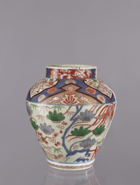 Vase tsubo, Japanese, decorated with flowers, plant ornaments, phoenixes, geometric ornaments,