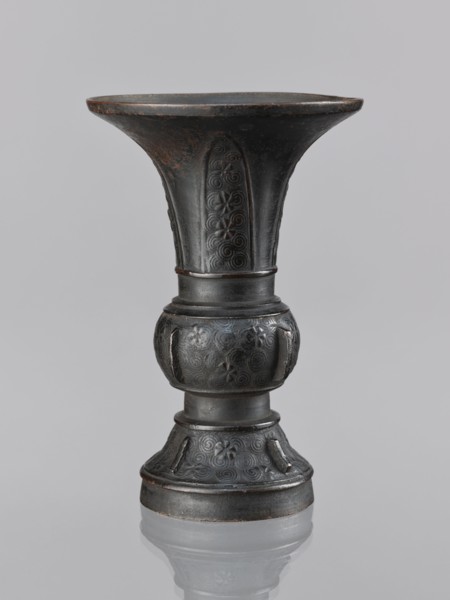 Gu-type vase gu cup, gu cups, Chinese art, Chinese culture, ceremonial ritual vessel with spiral