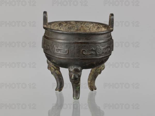 Ding incense burner, Chinese, ding ceremonial/ritual vessel with leiwen ornament, meander ornament,