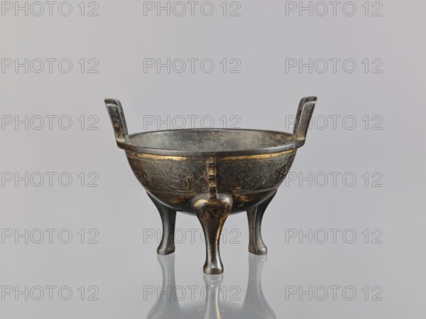 Ding incense burner, Chinese, beasts fantasy, meander ornament, leiwen ornament, Qing 1644–1911,