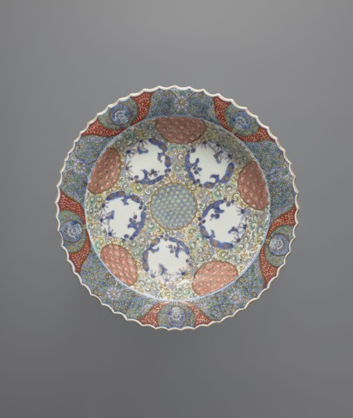 Plate, Colored porcelain, decorative vessel with serrated edge. Decoration: in the mirror, round