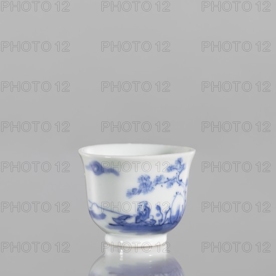 Bowl, 18th century Japan, blue-and-white porcelain vessel, height 3.8 cm, width 5.0 cm; decoration: