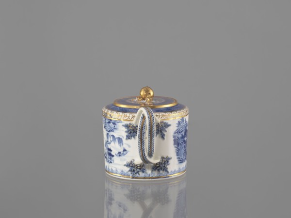 Teapot with a lid, maker, Chinese, Qing dynasty 19th century, 1644–1912; blue-and-white porcelain