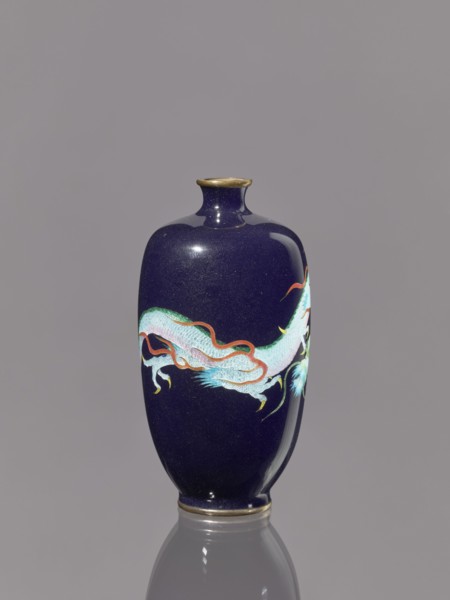 Vase, repossession; gift; dragons iconography; Japanese art; Japanese dragon motif; Meiji
