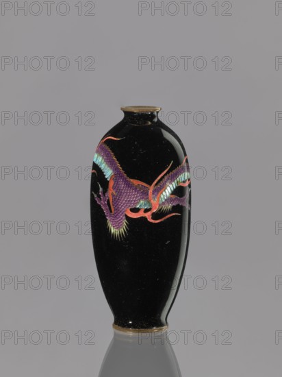 Vase, dragons iconography, Japanese dragon motif, Meiji 1868–1912, beasts fantasy, cloisonné enamel