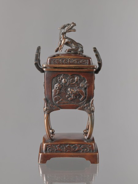 Incense burner koro with cover;, Incense burner in the shape of a cuboid box on four slightly