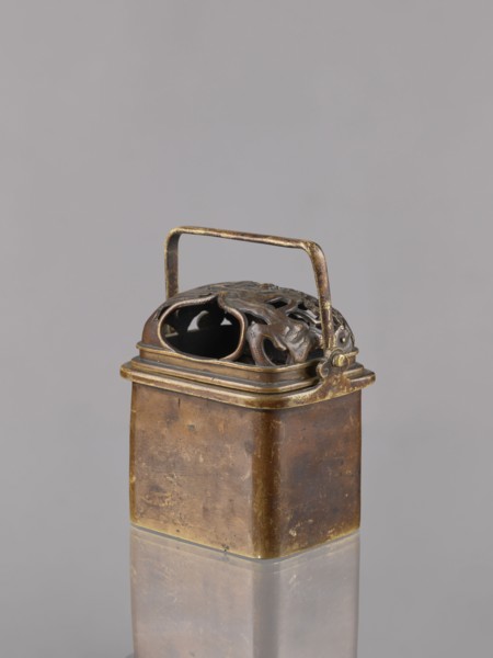 Hand warmer teaburi with lid, Japanese; Meiji period 1868–1912, 19th/20th century; bronze;