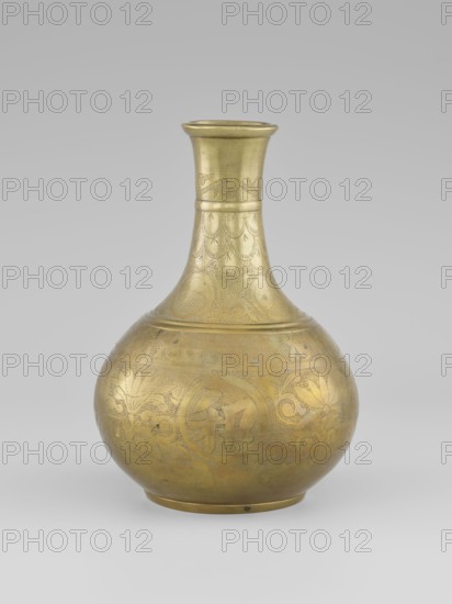 Vase — bottle; maker,  noted; Chinese art; Chinese culture; Qing dynasty 1644–1911; decorated with