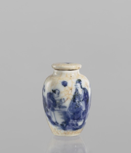 Flask - snuffbox with stopper, maker, repossession noted. Ceramics, Chinese, figural scenes,