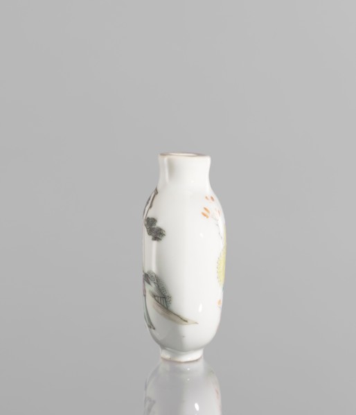Flask - snuffbox in the shape of a pilgrim's bottle, moon bottle, ceramic with flowers and figural