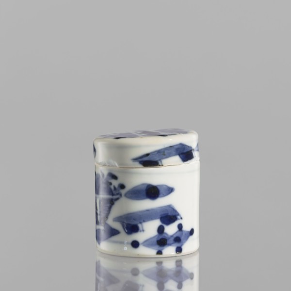Cylindrical jar with a lid; ceramics; Chinese; blue-and-white porcelain; cylindrical vessel with
