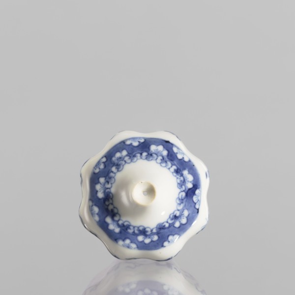 Small spice vessel, blue-and-white porcelain, no stopper, 19th century, China; vessel height 4.6