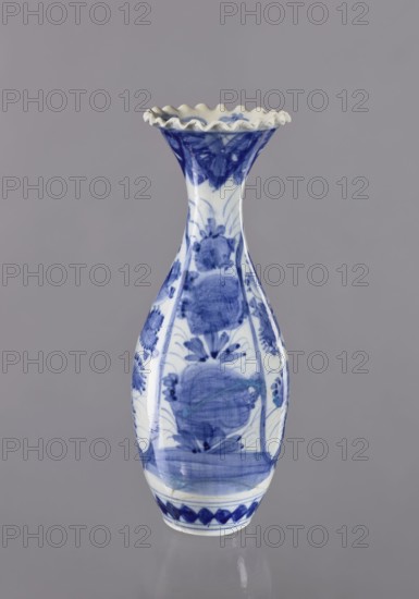 Vase, ceramics, blue and white porcelain, Japanese, 19th/20th century Japan, plant ornaments,