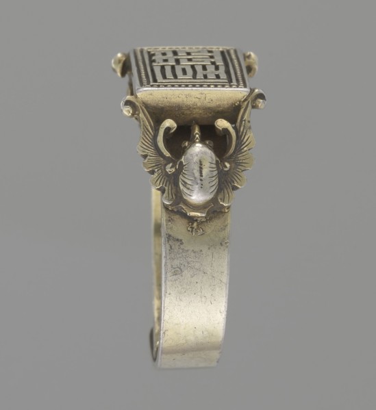 Ring, Chinese, Qing 1644–1911, 19th century. Gold jewelry hand ornament, diameter 2 cm. Design: