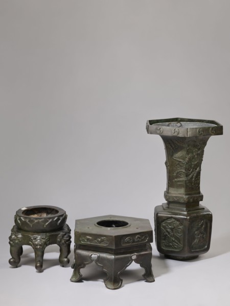 Vase-shaped stove, Chinese, Qing dynasty 1644–1911, 19th century. Porcelain/ceramic stove shaped