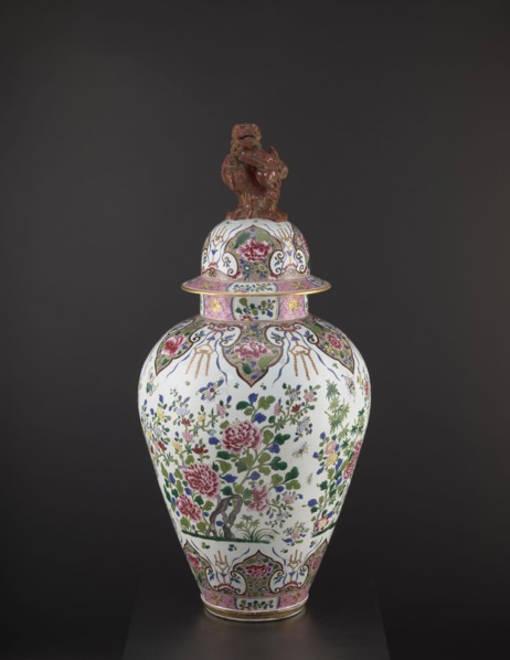 Guan vase with cover, ceramics, chrysanthemums, covers, Chinese art, Chinese culture, decorative