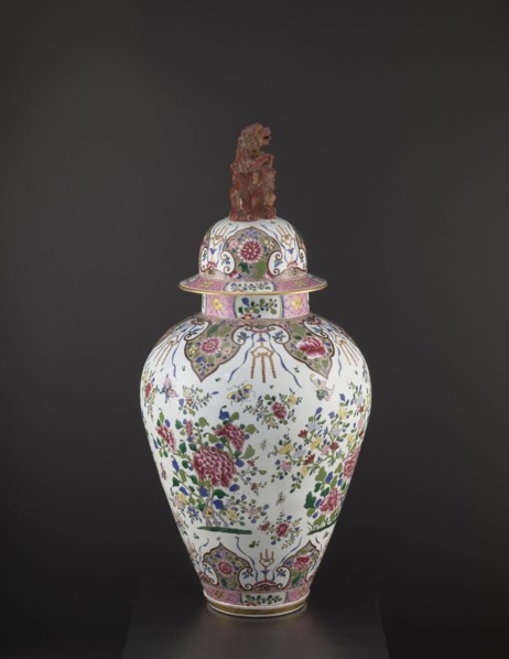 Guan vase with cover, ceramics, chrysanthemums, covers, Chinese art, Chinese culture, decorative
