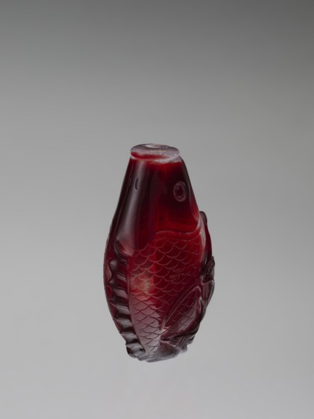Snuffbox with spoon, red and white stained glass; 18th century, China Qing dynasty, 1644–1911;