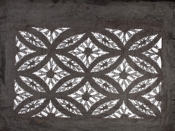 Katagami dyeing stencil with a motif of overlapping circles shippô. Ise-katagami stencil, chuban