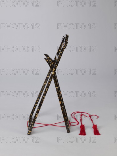 Mirror stand kagami-kake, lacquer, wooden stand covered with black lacquer; painted with gold with