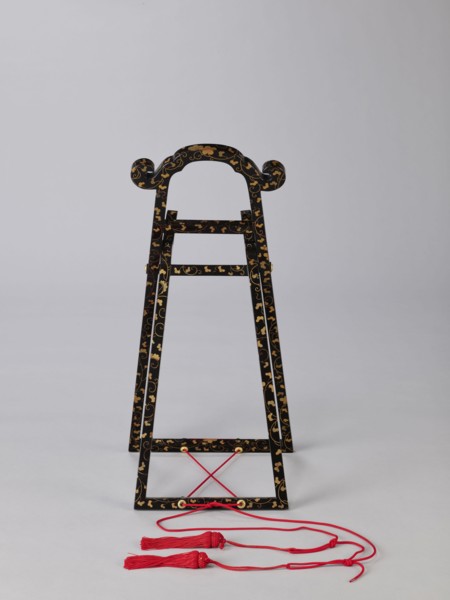 Mirror stand kagami-kake, wooden stand covered with black lacquer; painted with gold with plant