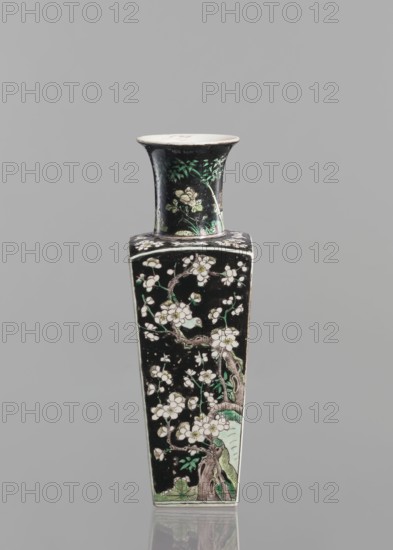 Pair of vases, Chinese, 18th century, Chinese ceramics, colored porcelain in famille noire palette,