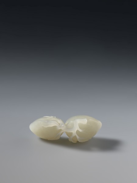 Paperweight depicting peaches; maker, Chinese; Qianlong period 1736–1795, Qing dynasty 1644–1911;