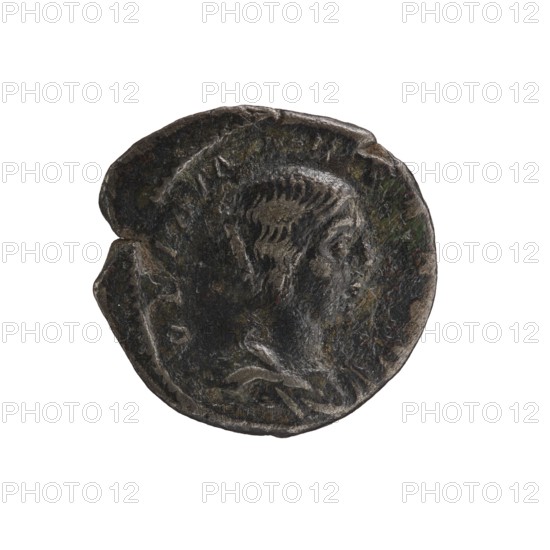 Denarius, Elagabalus Roman emperor 218–222. Obverse: Draped bust of Julia Maesa facing right, pearl