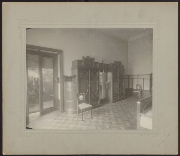 Lódz. Maurycy Poznanski's Palace . Interior of a bedroom, in the Art Nouveau style—view of the wall